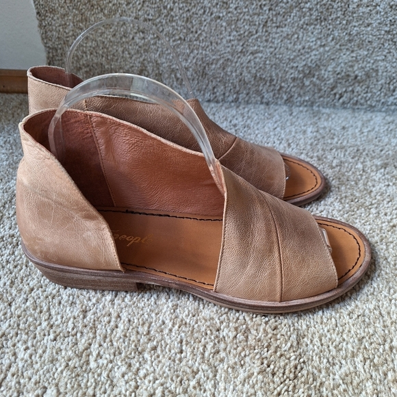 NWOT Free People Mont Blanc Asymmetrical Sandals Tan Womens size 38 - Picture 2 of 8